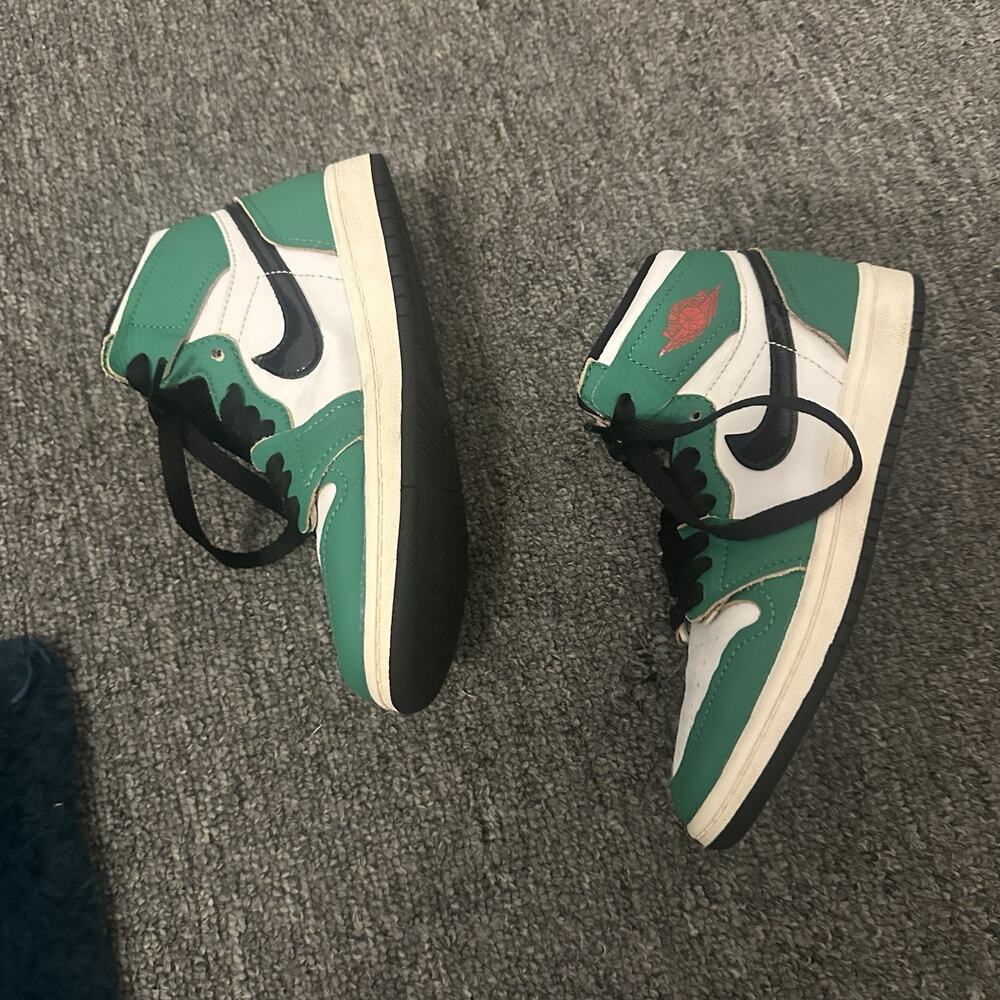 Nike Air Jordan 1 Retro High OG Lucky Green Youth 1 - Picture 5 of 9